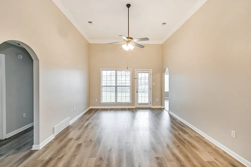 3 bed, 2.5 bath, 2415 sqft, $2,650 — Photo 4