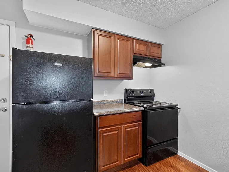 400 Raymond St #16 — Photo 15