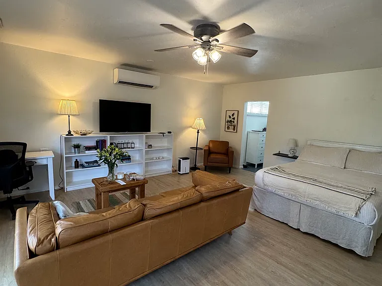 1724 N Whittier Dr — Photo 7