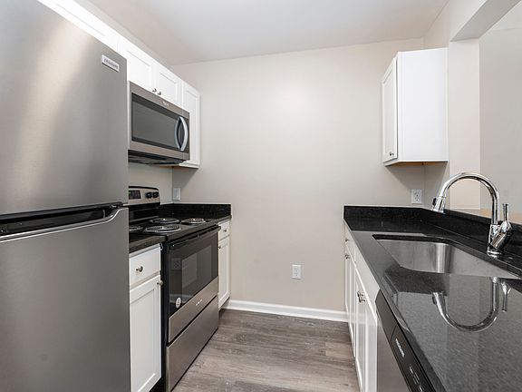 4th image of 26 Grandview Manor Ct Suite 106