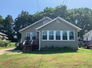1016 S 14th St, Pekin, IL