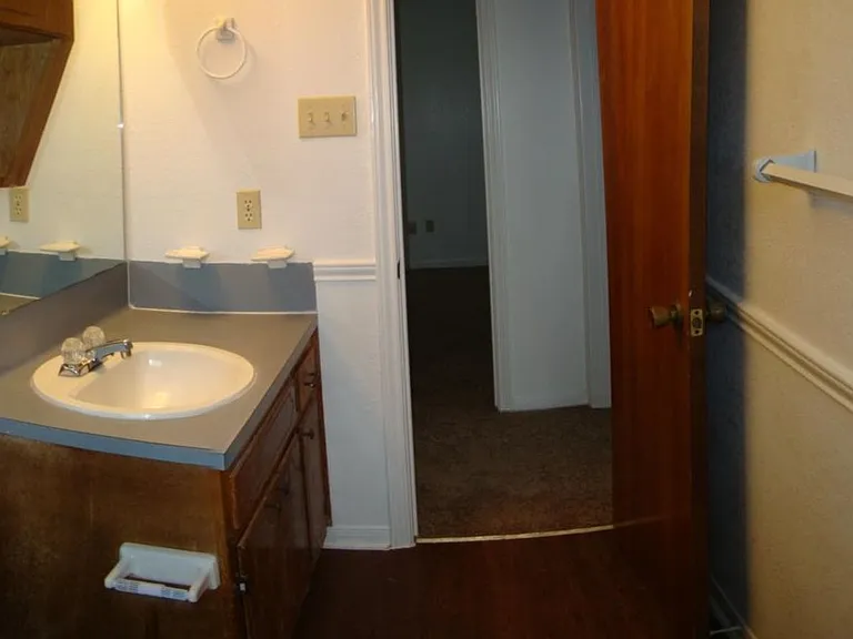 2311 Whitney Dr — Photo 12