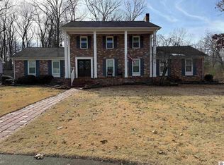 1200 Dogwood Dr, Murray, KY 42071