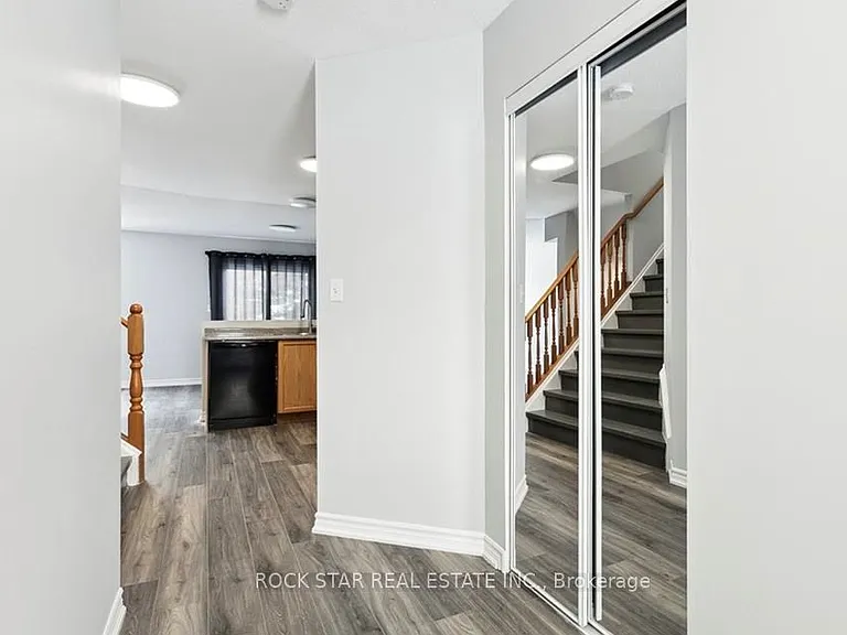 159 Henhoeffer Cres — Photo 3