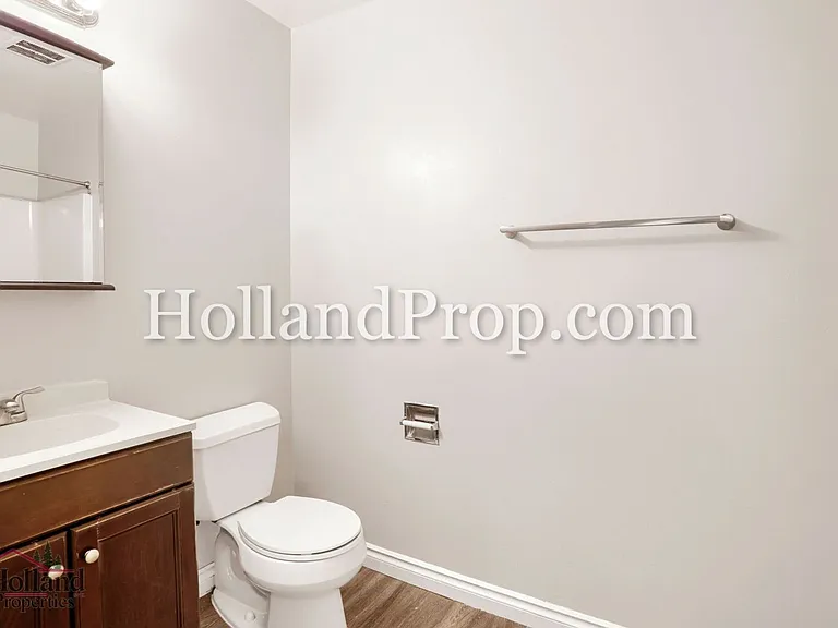 1974 NE Barberry Dr — Photo 18