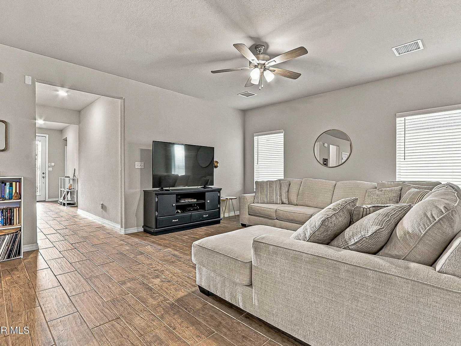3 bed, 2.0 bath, 1613 sqft, $2,000 — Photo 3