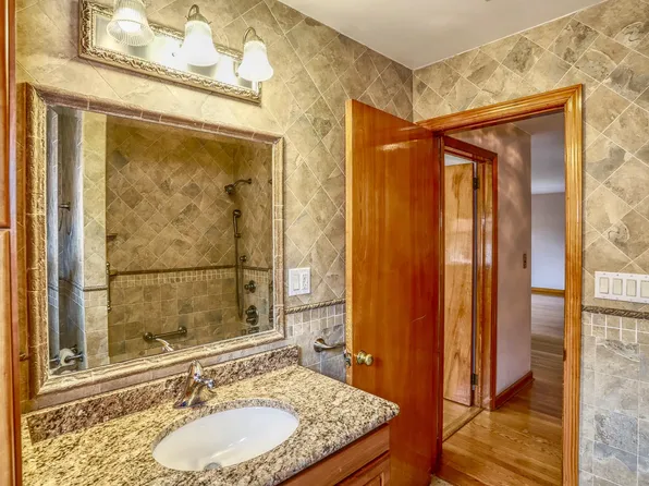 1106 Keswick Place image 13 of 23