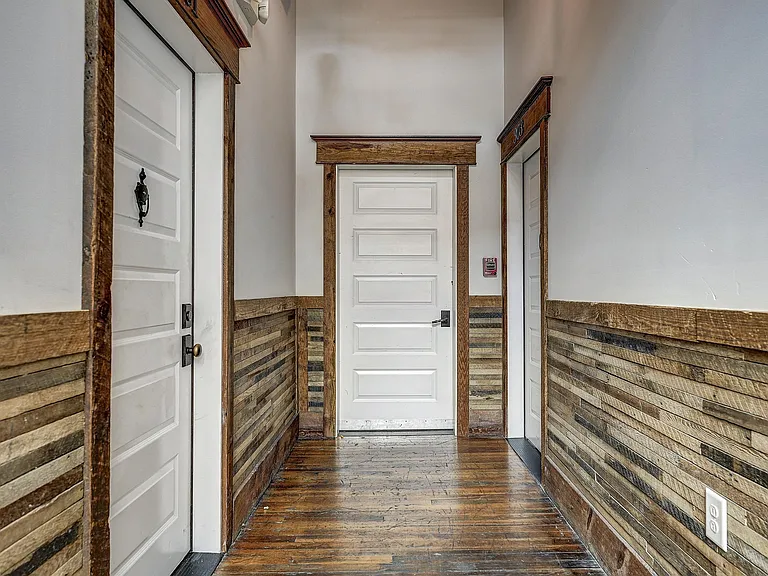 110 W Market St — Photo 28