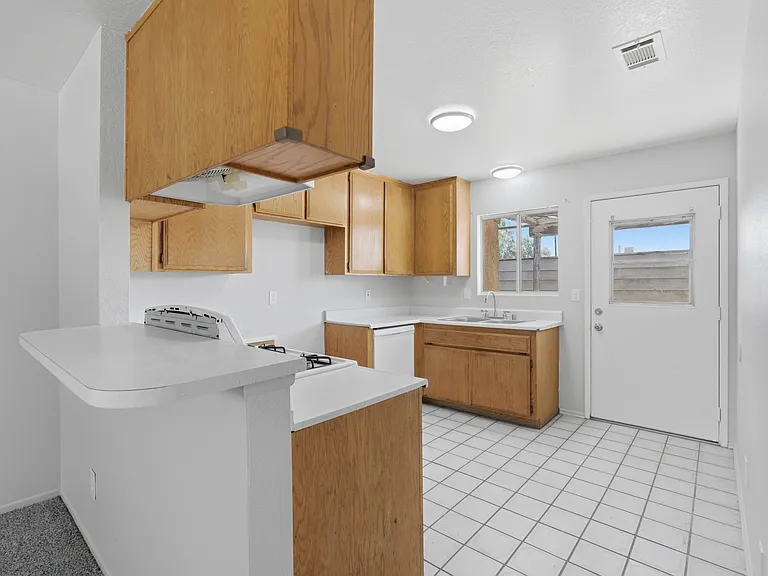 21911 Arapahoe Ave #6 — Photo 6