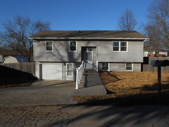 Front-Newer driveway & sidewalk