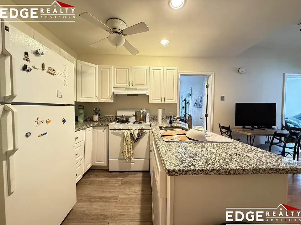 62 Egmont St #2