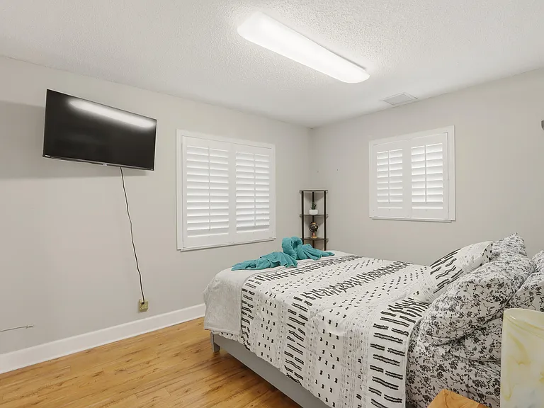 1905 Meadow Ct — Photo 30
