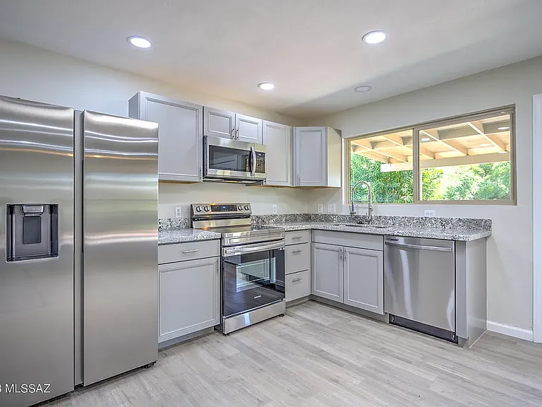 2891 W Saint Tropaz Ave — Photo 7