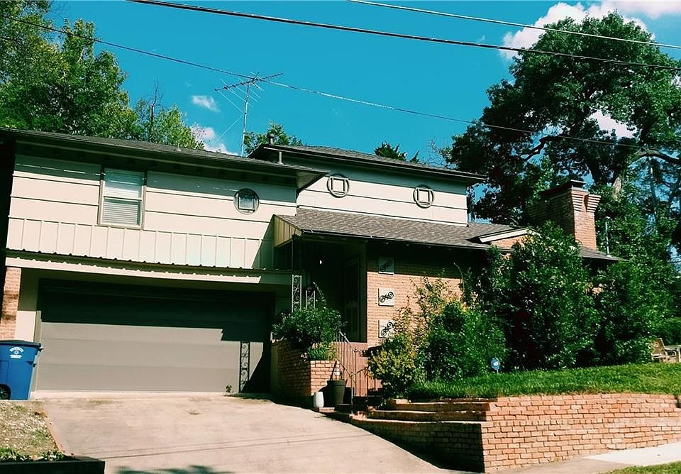 1st image of 1402 Woodlawn Ave