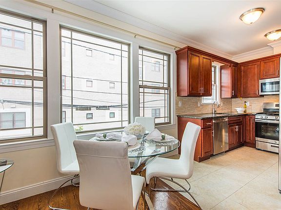 3rd image of 177 Laidlaw Ave