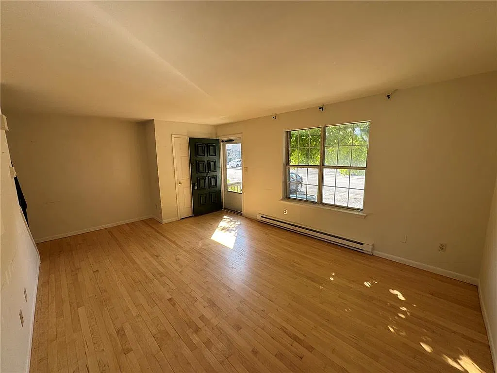 3 bed, 2.5 bath, 1260 sqft, $2,150 — Photo 4