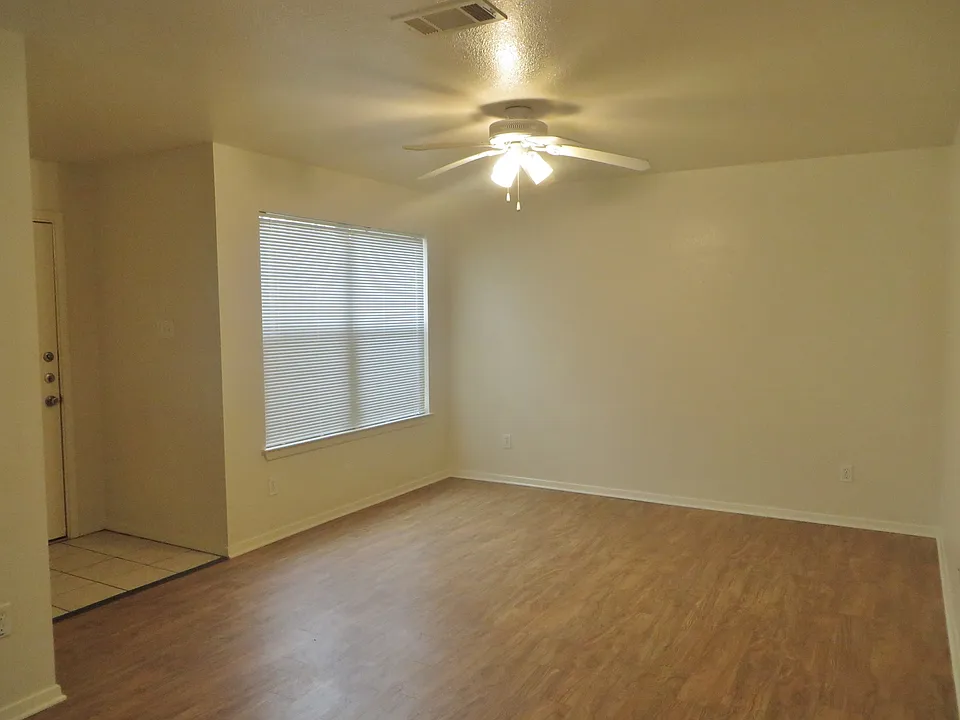 2216B Katy Ln