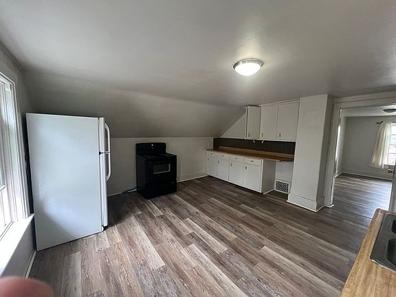 3rd image of 1305 Merrill Ave Unit 4