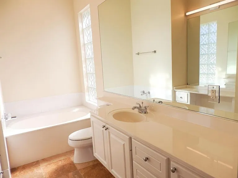 11547 SW Rockingham Dr — Photo 16