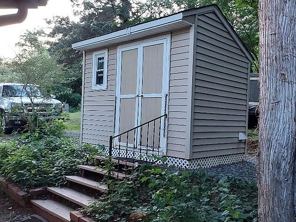 5th image of 50 55 Pequot Sauk Lane Gln #8