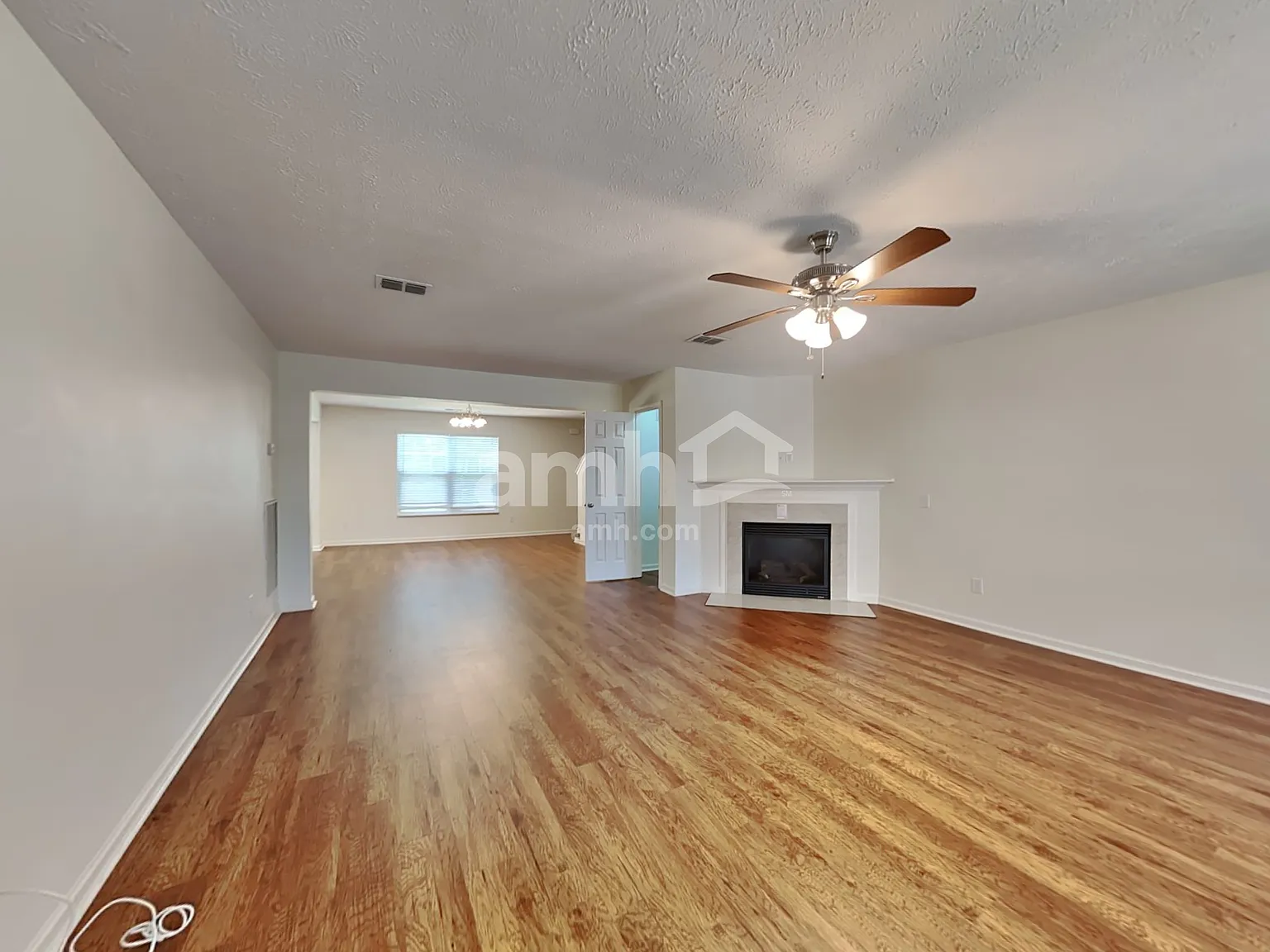4 bed, 2.5 bath, 2350 sqft, $2,545 — Photo 4