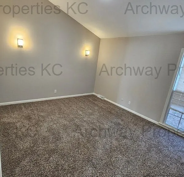 1600 W Elm Ter — Photo 11