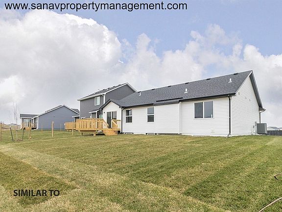 2nd image of 515 NE Vista Ln