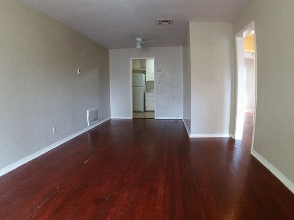 3rd image of 2424 McCracken Dr