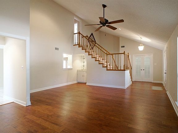 3rd image of 530 Indian Creek Dr