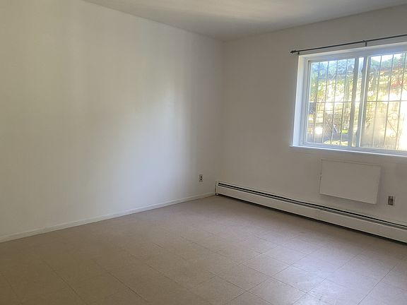 2nd image of 4217 Throgs Neck Expy Floor 1