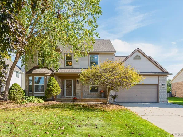 25862 Carriage Ln, South Lyon, MI 48178