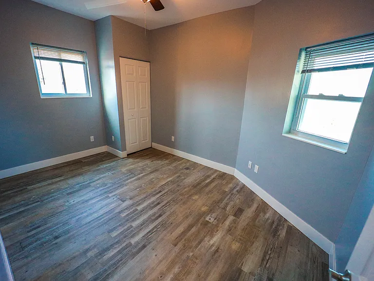 2102 Broadway Ave #1 — Photo 8