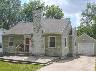 8828 Rainbow Ln, Kansas City, MO 64114