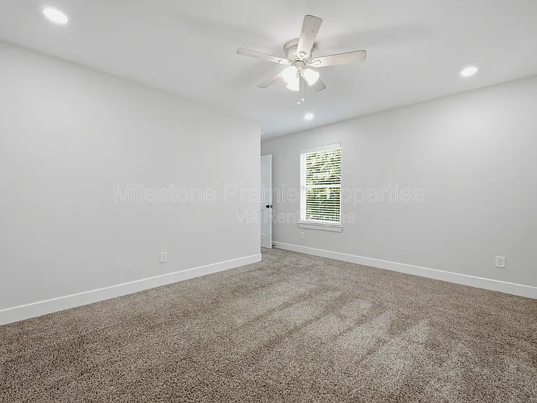 931 W Collins St — Photo 21