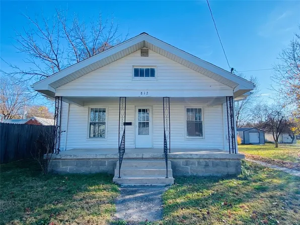 812 S Whittle Ave, Olney, IL 62450
