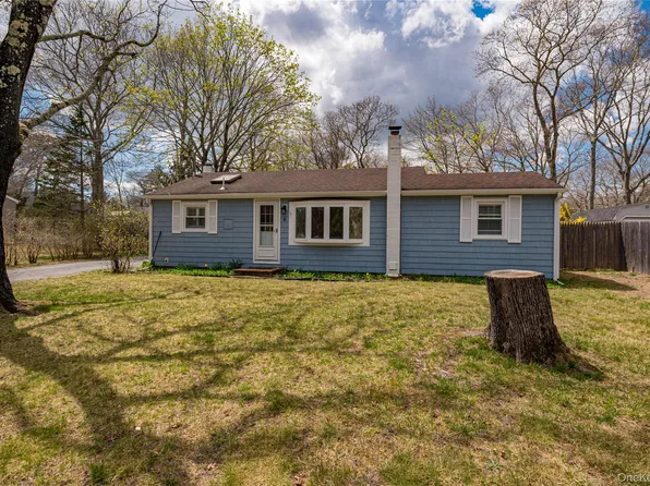 6 Longview Drive, East Quogue, NY 11942