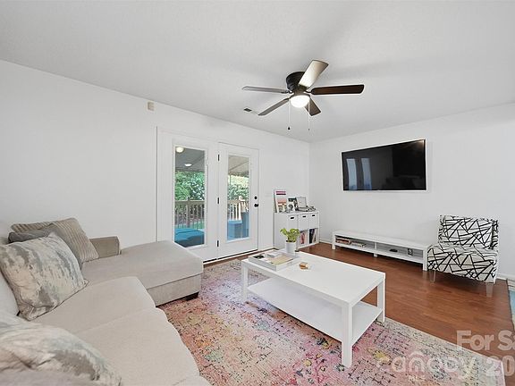 5th image of 2675 White Oak Court Ext