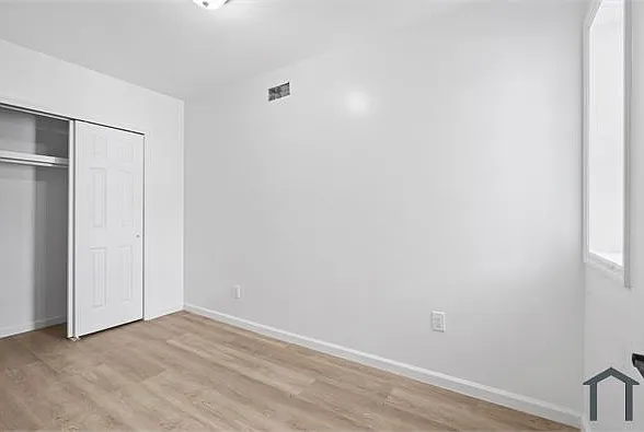 2055 Dickinson St — Photo 12