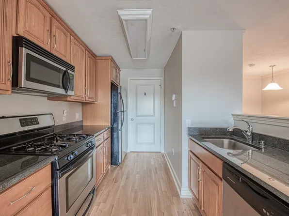 555 Page St Unit 105, Stoughton, MA 02072