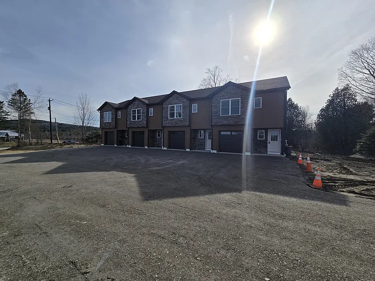 1554 Main Rd — Photo 3