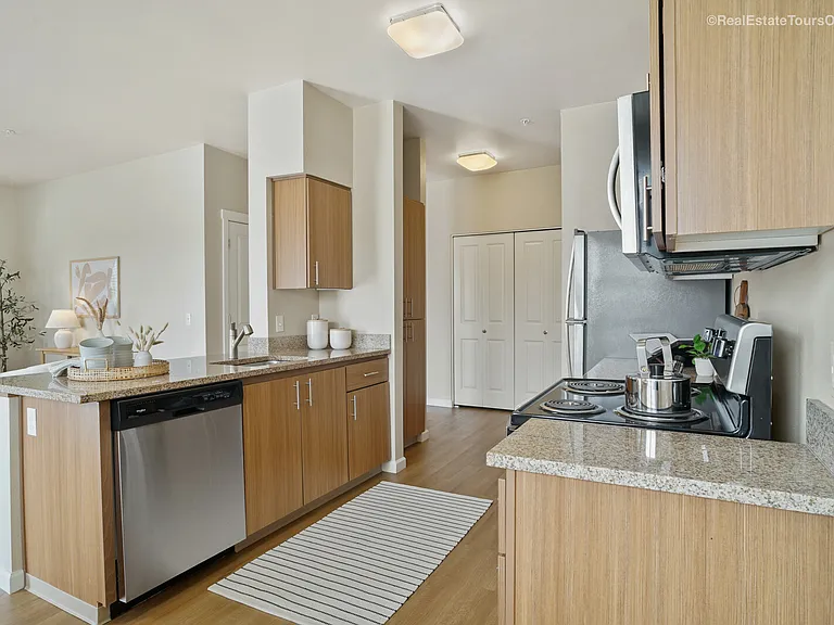 The Grove Apartments — Photo 10