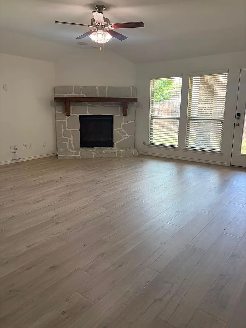 Welcome to 10020 Levelland PI, McKinney, TX 75071! This inviting home offers comfortable living i... — Photo 4