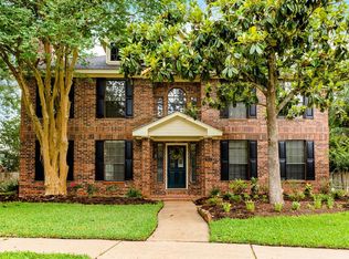 914 Remington Ct, Friendswood, TX 77546