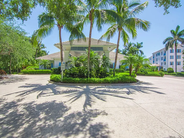 9013 Somerset Bay Ln #201 — Photo 39