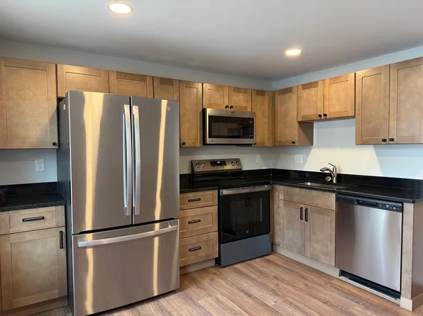 485 Pine St #2, Amherst, MA 01002