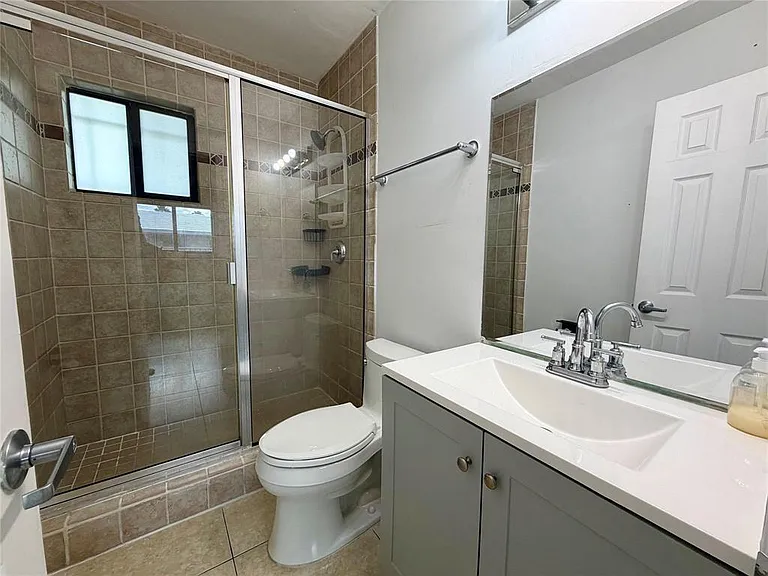 1023 NW 1st Ave #4 — Photo 14