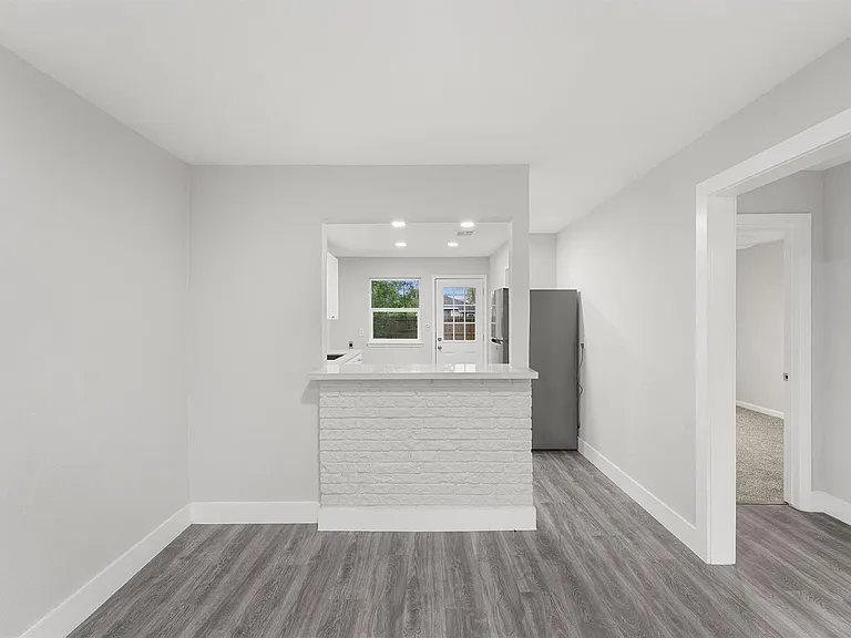 4630 Clover St — Photo 11