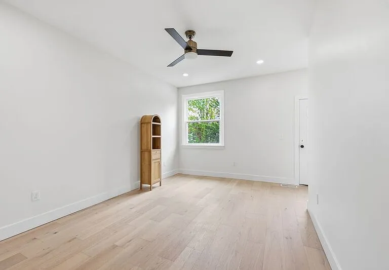 834 Oak St — Photo 15