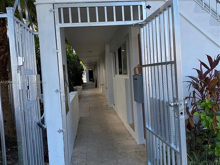 7435 Byron Ave #5 — Photo 15