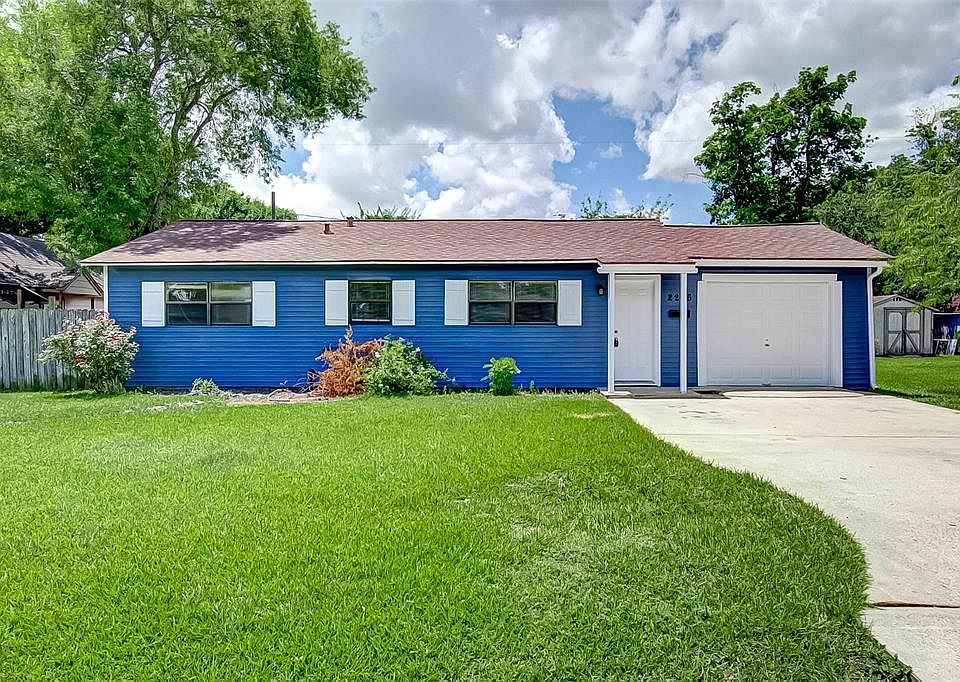 1st image of 2206 Estate Dr
